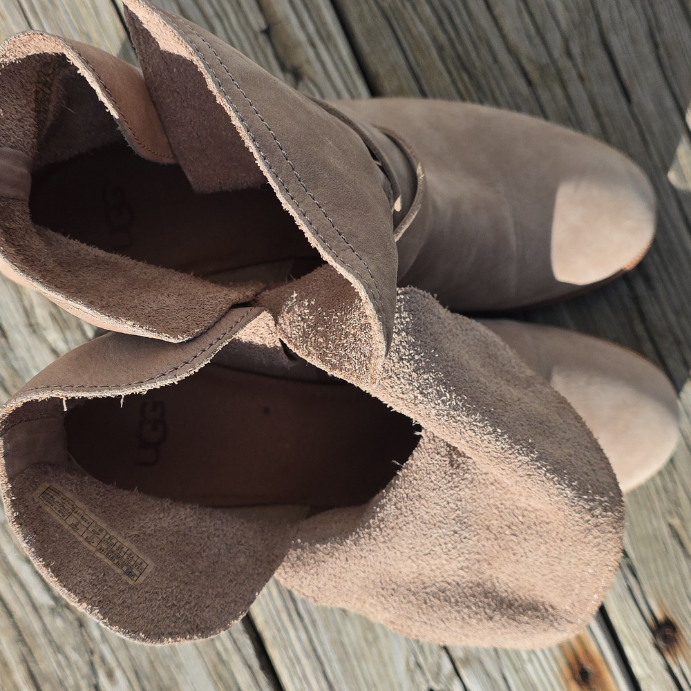 Ugg Elora Boots - Picture 2 of 5
